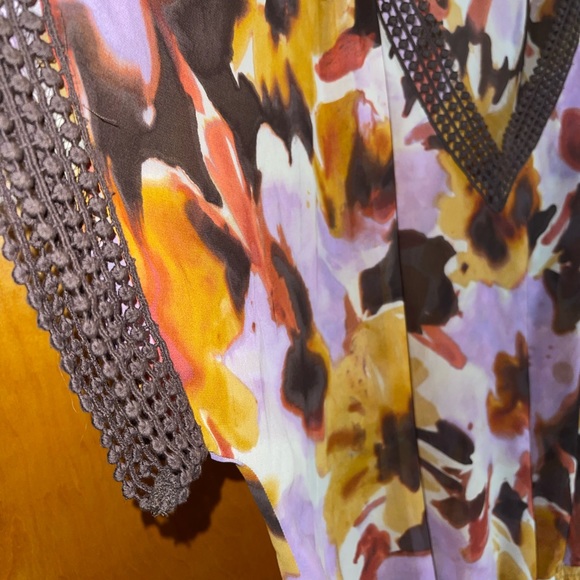 Ana shirt; Lightweight and flowing floral - Picture 5 of 6